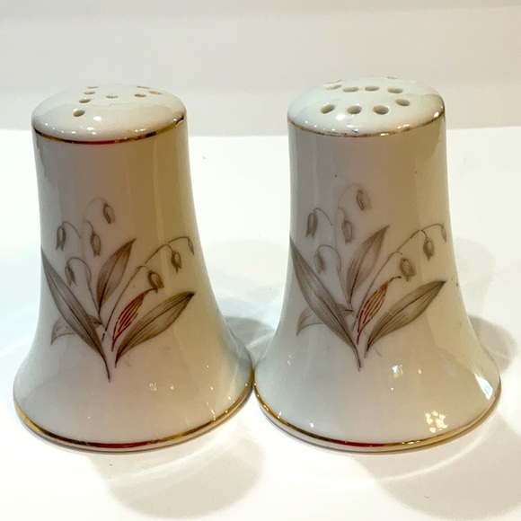 Kaysons formal Lillies of the Valley Salt & Pepper set - Picture 1 of 6
